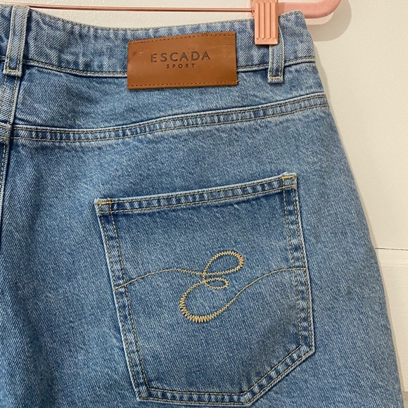 Escada Sport Sexy Boyfriend Jeans Frayed Hem Heart Patch Size 36 US 6 - Picture 8 of 11